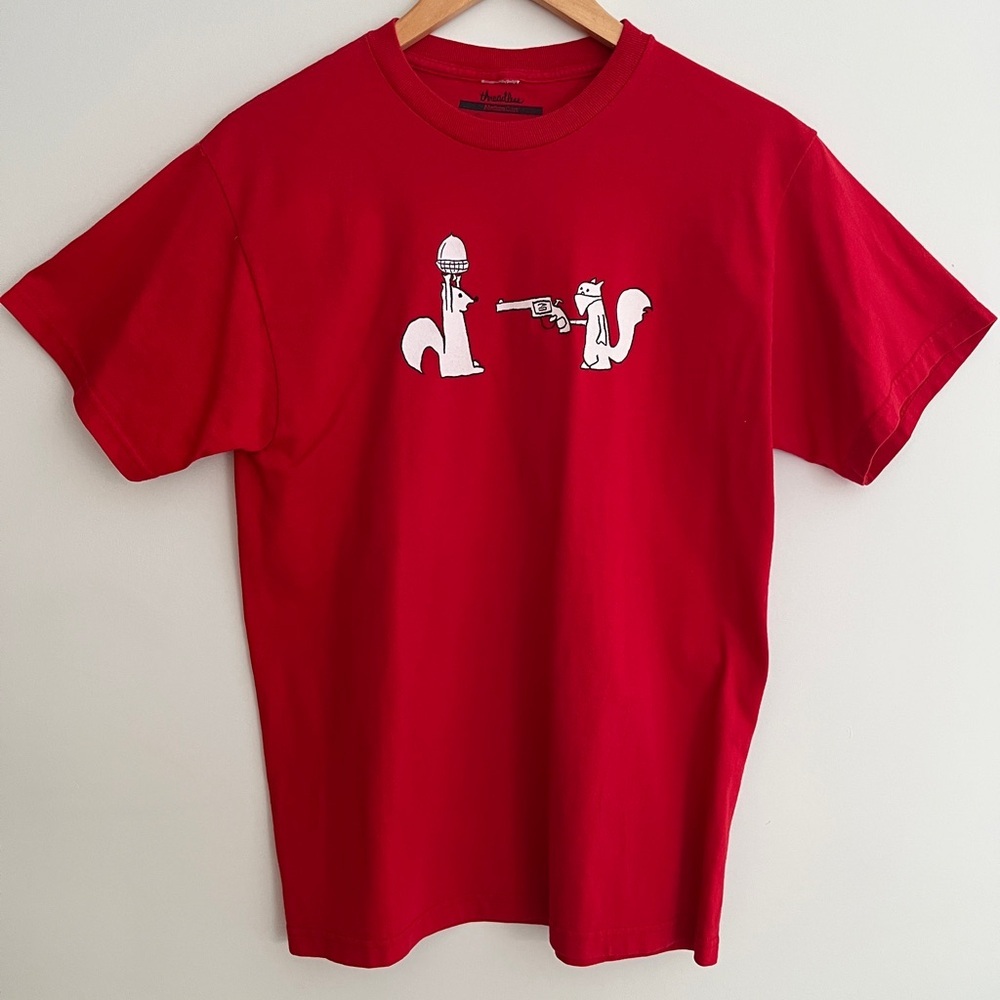 SQUIRREL Nuts! Graphic Design Threadbare T-Shirt Short Sleeve Red Humour Novelty
